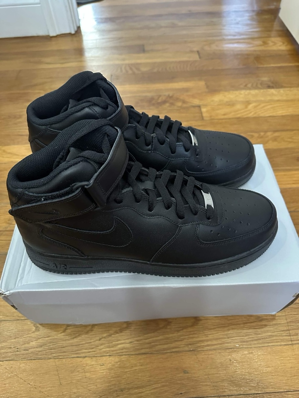 *New* Nike Air Force Mid Men Black (CW2288-001) Size 12.5 *Damaged Original Box*